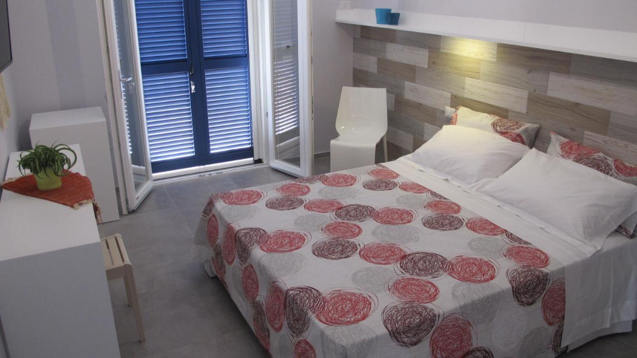 B&B Le Thuje Torre Lapillo Esterno foto