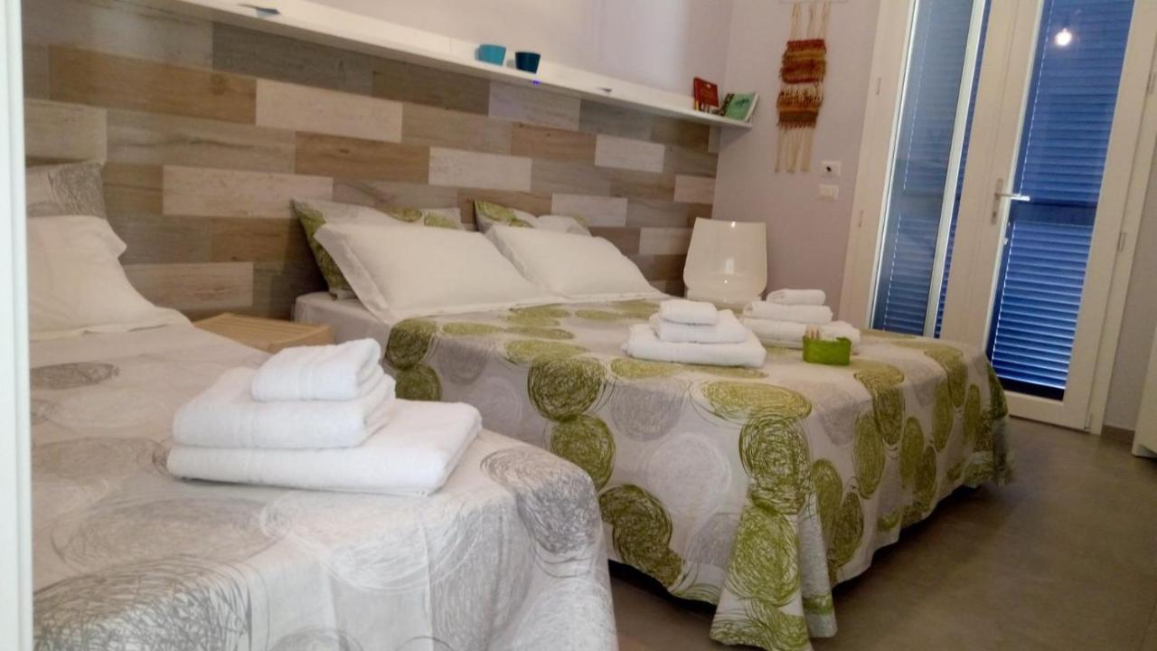 B&B Le Thuje Torre Lapillo Esterno foto