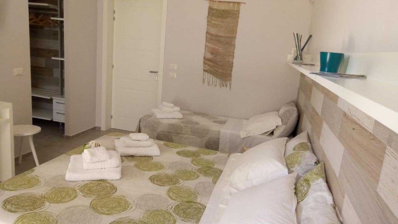 B&B Le Thuje Torre Lapillo Esterno foto