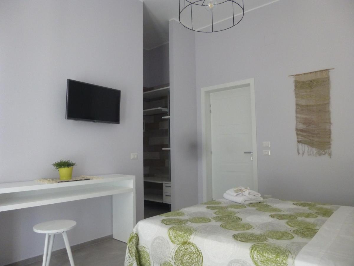 B&B Le Thuje Torre Lapillo Esterno foto