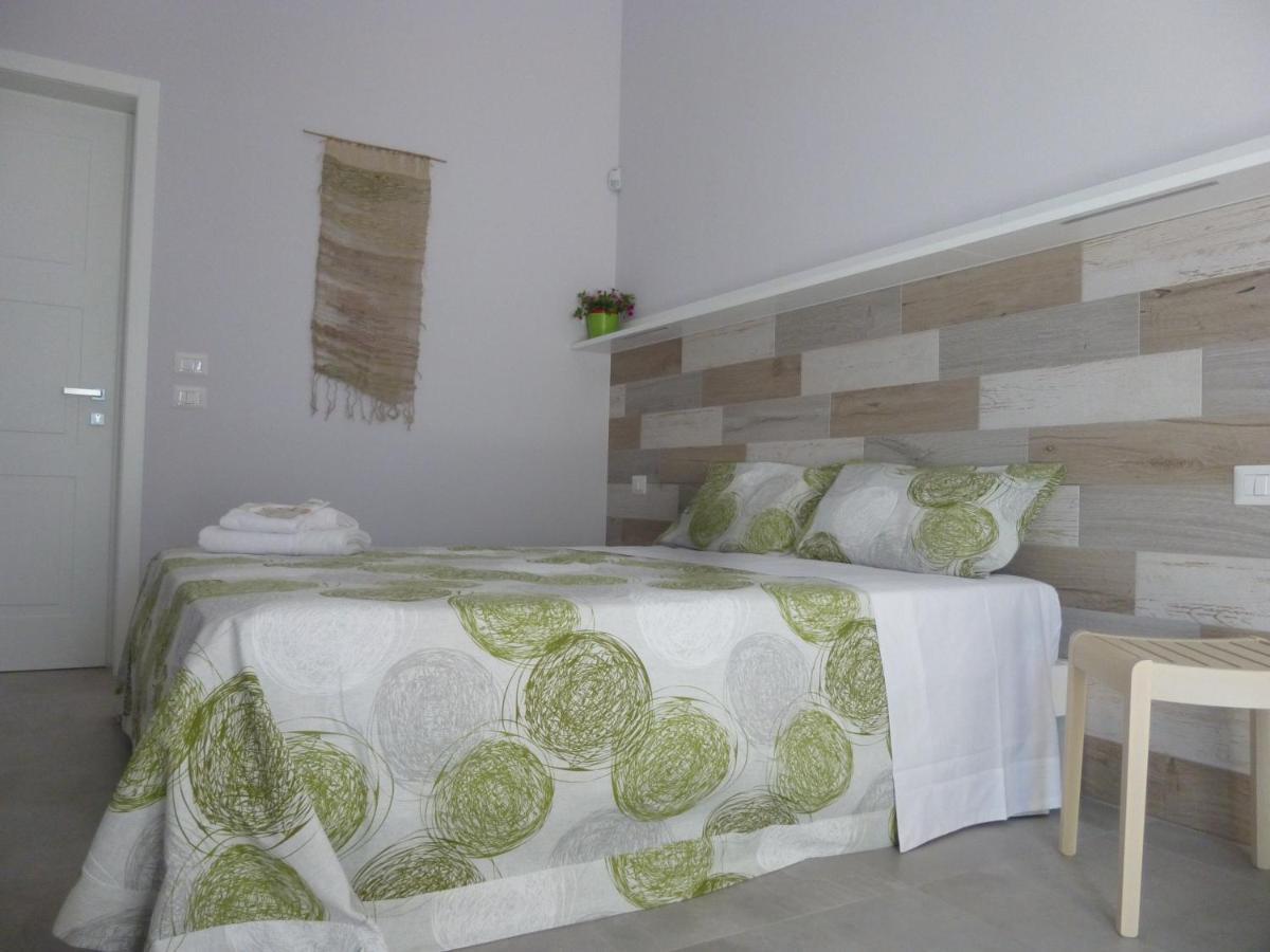 B&B Le Thuje Torre Lapillo Esterno foto